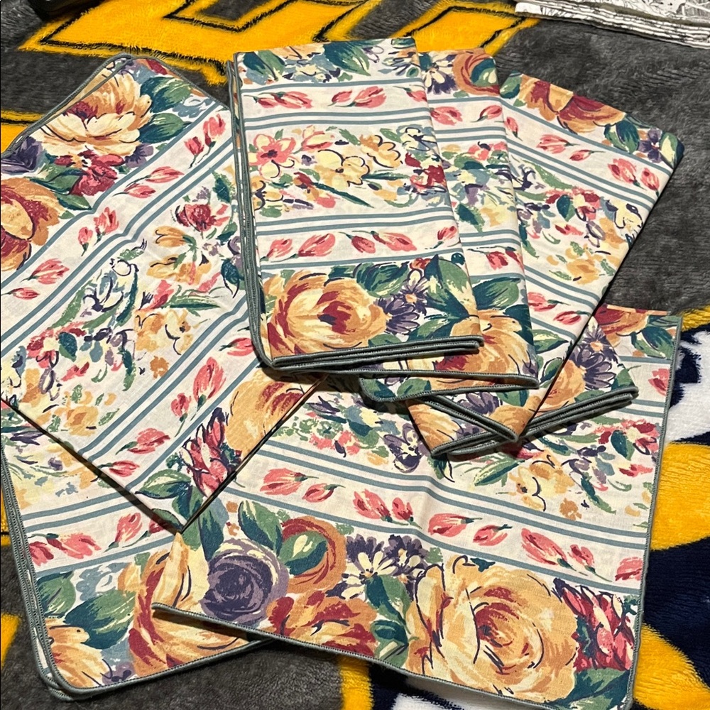Vintage Floral Patterned napkins